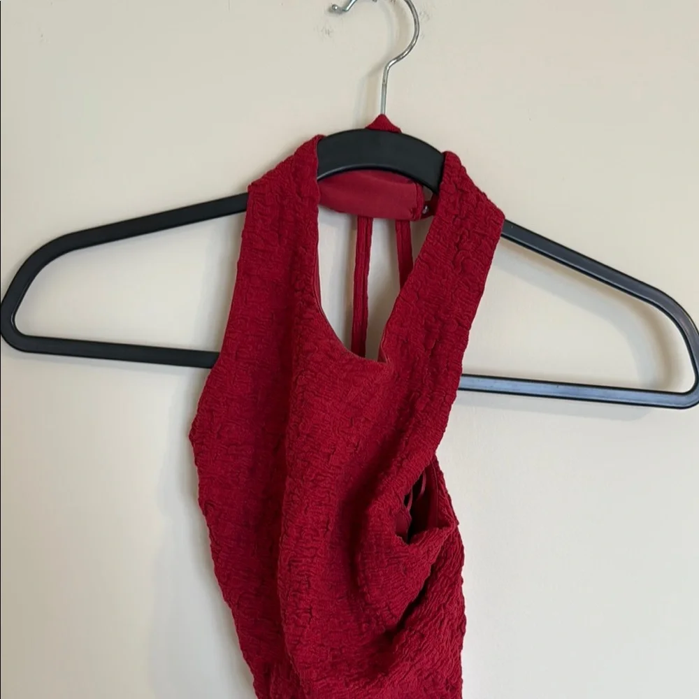 NWT LE LIS Crinkle Texture Halter Dress SZ MED - Picture 2 of 3